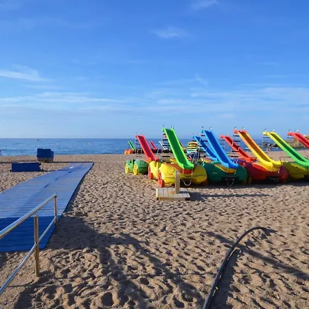 Centro De Lloret 8 People