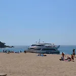 Centro De Lloret 8 People Apartment