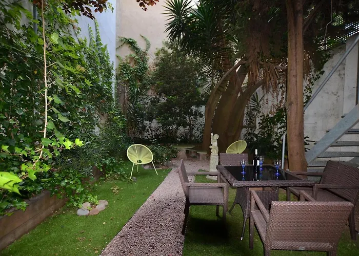 Centro De Lloret 8 People يوريت دي مار