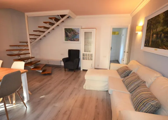 Centro De Lloret 8 People * يوريت دي مار